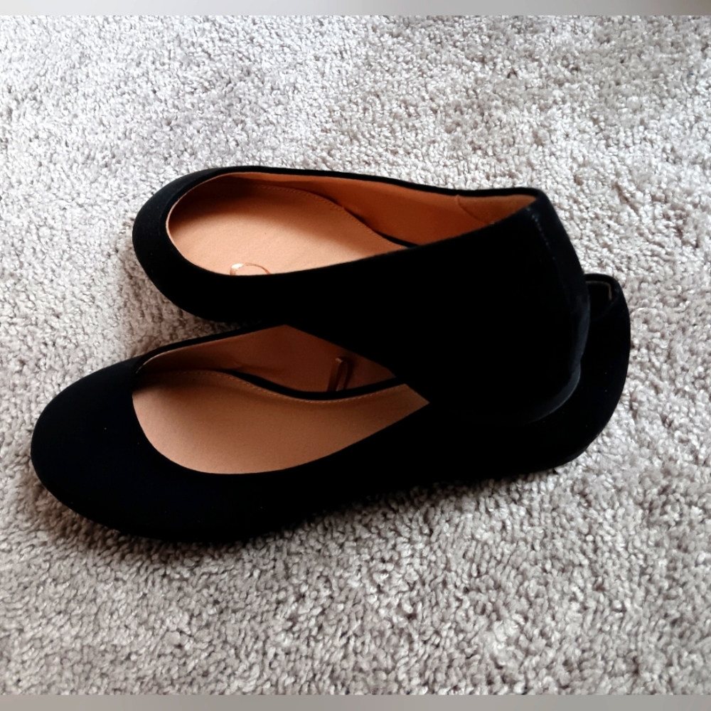 Round toe ballet shoes.